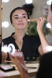 Cours d’auto-maquillage, technique de maquillage rajeunissant